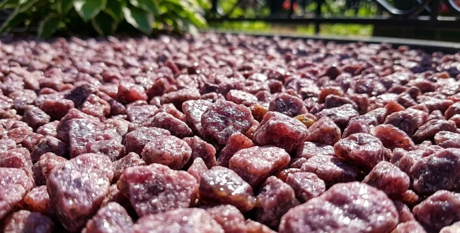 malinovyy-kvarcit-frakciya-foto